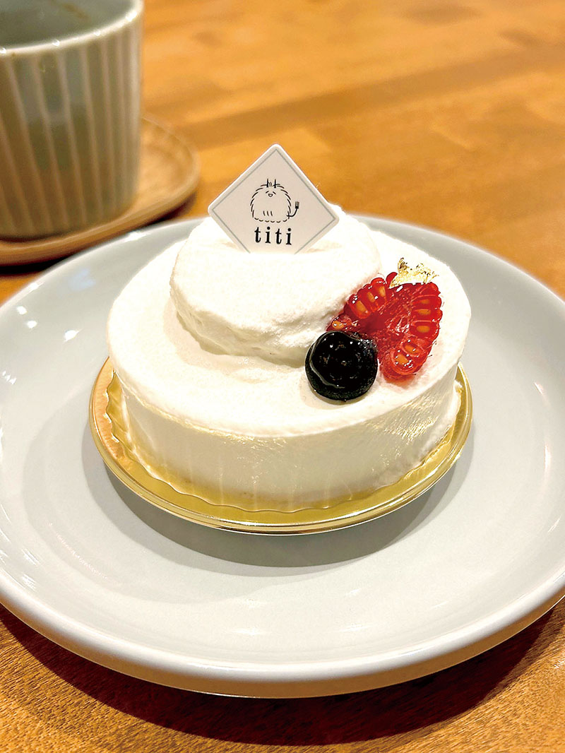 川越市内の3店舗が販売する「ジューケーキ」の一つ（川越地区消防局提供）