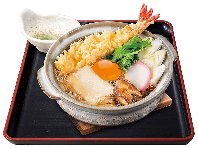 山田うどんの「特製五目鍋焼きうどん」