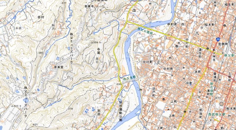 秩父市田村の秩父ミューズパーク周辺（地図左側）＝国土地理院HPから