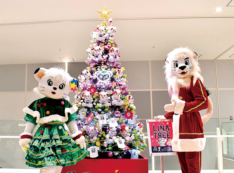 エミテラス所沢で初披露されたライナツリー＝14日午後、所沢市東住吉