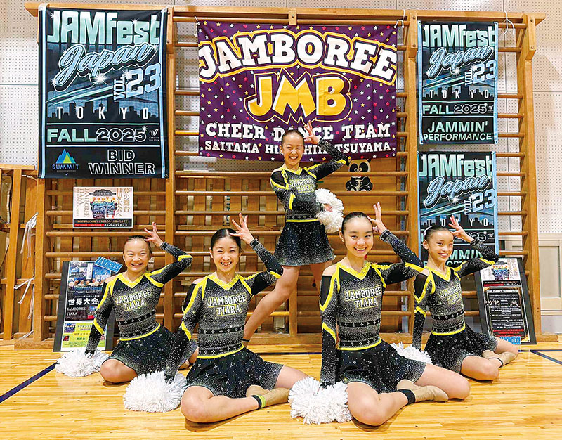 世界大会への出場が決まった、中学生チーム「TIARA」の（左から）瀬戸口麗さん、斉藤莉奈さん、瀬戸口心さん、清水葵さん、藤倉莉那さん