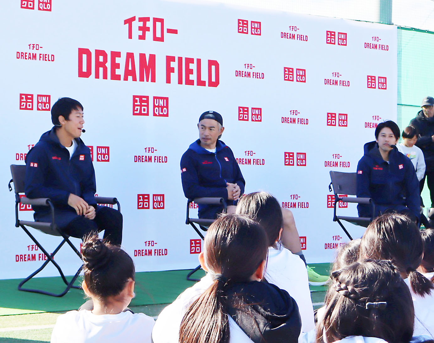 トークセッションに参加する（右から）内田篤人さん、イチローさん、錦織圭さん