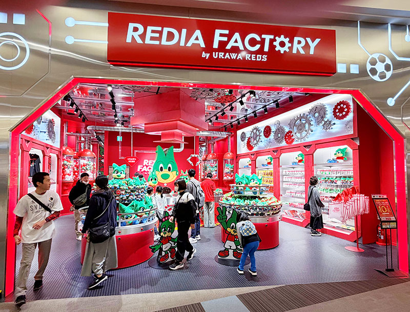 店舗は浦和のマスコットキャラクター「レディアファミリー」の世界観を味わえるデザインに＝さいたま市緑区のイオンモール浦和美園