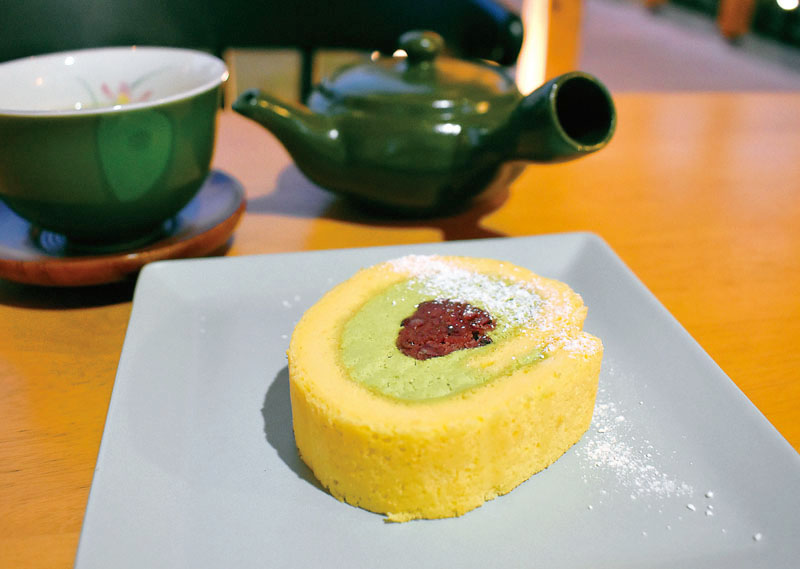 狭山茶ロールケーキ