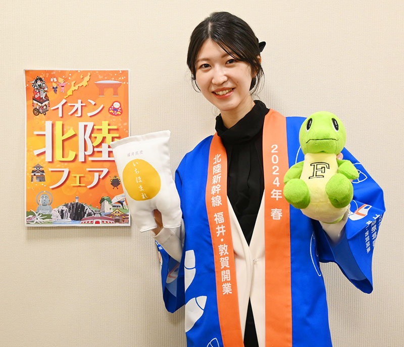 イオン北陸フェアをPRする福井県商業・市場開拓課県産品・ビジネス活性化グループの猪谷友佳理主事＝11日午前、埼玉新聞社