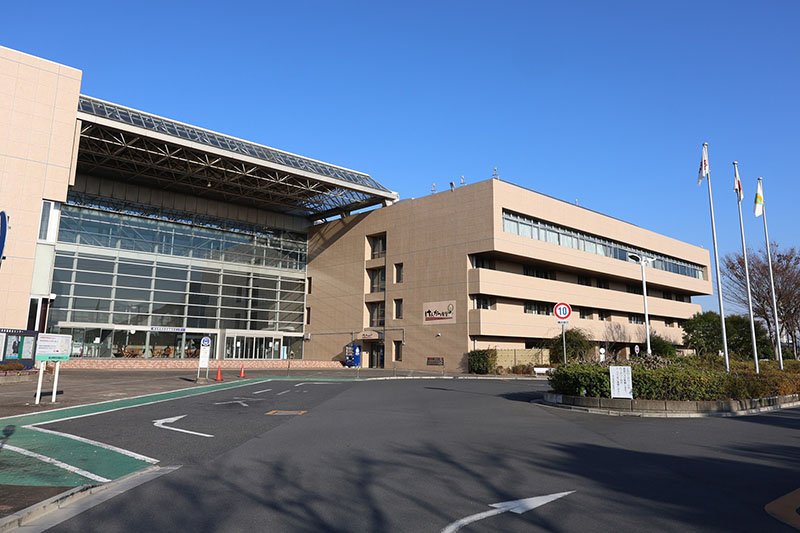 廃止の提言がされた県民活動総合センター＝伊奈町内宿台