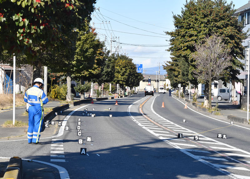 死亡ひき逃げ事件が発生した現場＝18日午後0時20分、上里町七本木