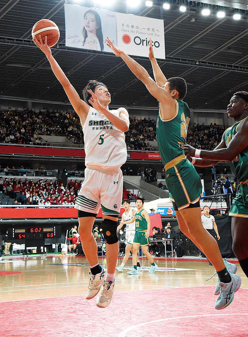 男子　正智深谷―福岡第一　第4クオーター、正智深谷の早船（5）がシュートを放つ