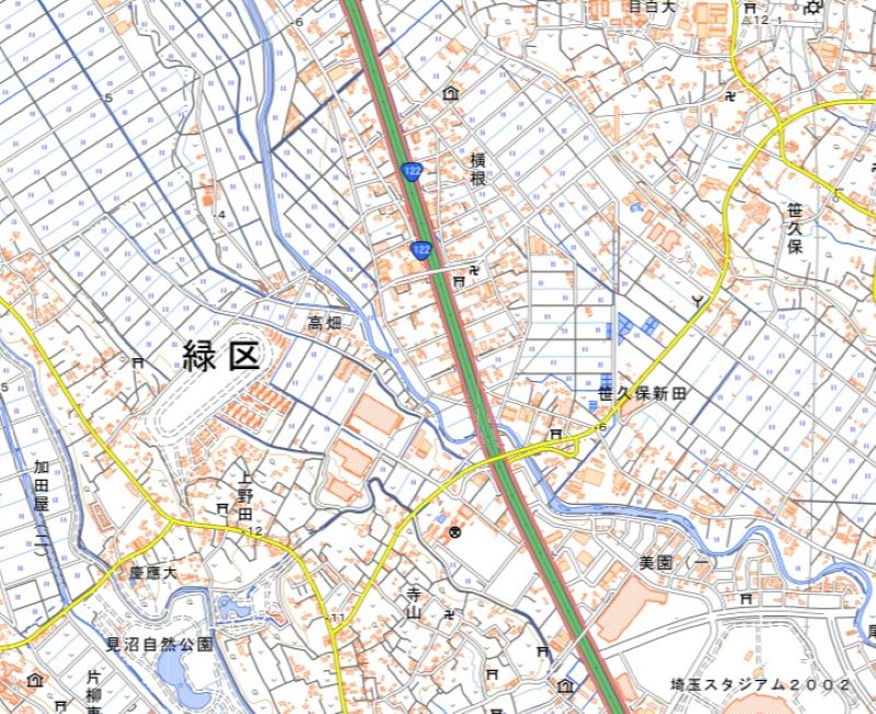 国道122号のさいたま市緑区高畑陸橋付近（地図中央上）＝国土地理院HPから