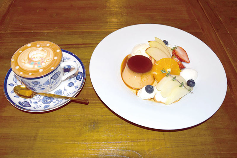 季節のプリンアラモード