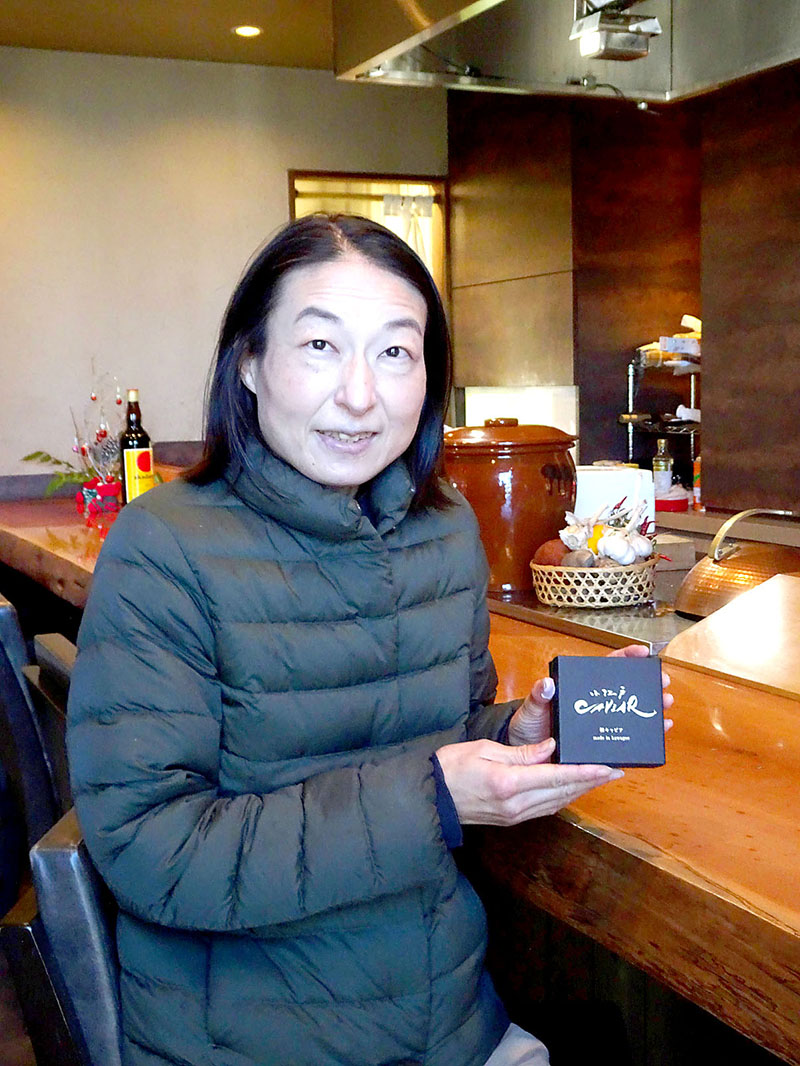 「キャビアの認知度を広めたい」と語る大野恵子さん＝川越市内