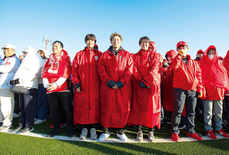 ギネス記録を達成した参加者たち（(c)URAWA REDS）