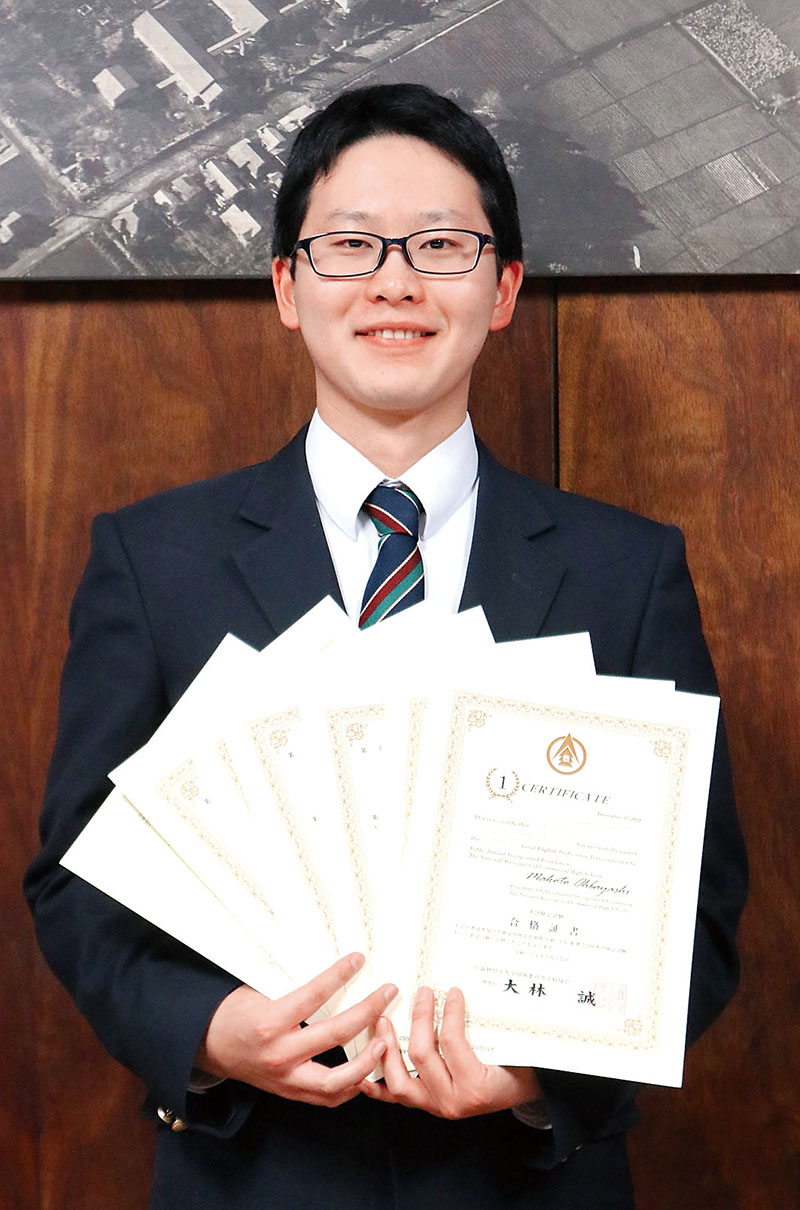 全商検定9種目で1級を取得した浪江悠人さん＝13日、大宮商業高校