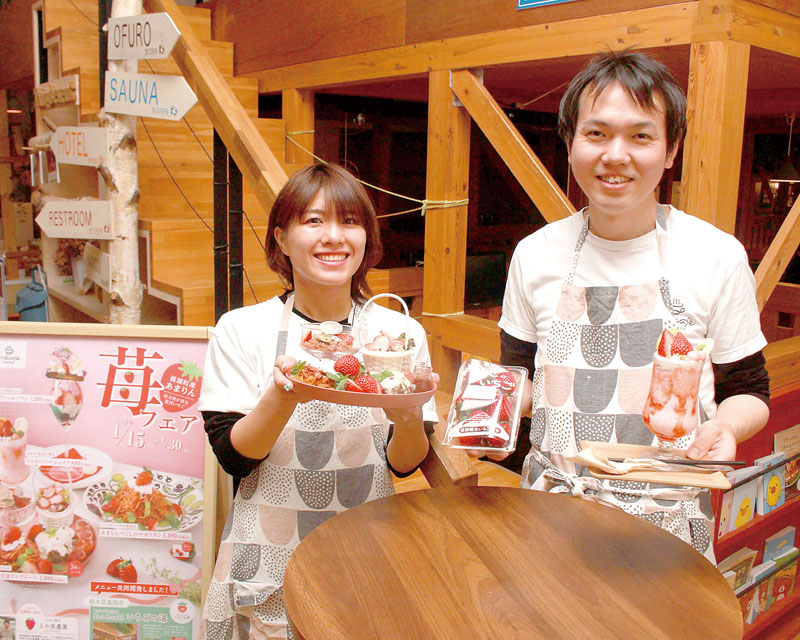 あまりんを使用した創作カフェメニューをPRするスタッフ