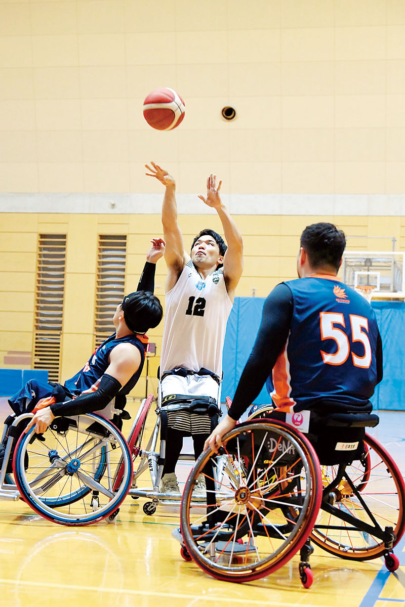 埼玉ライオンズ―NO EXCUSE 第1クオーター、埼玉ライオンズの大山（12）がシュートを放つ＝10日、サイデン化学アリーナさいたま