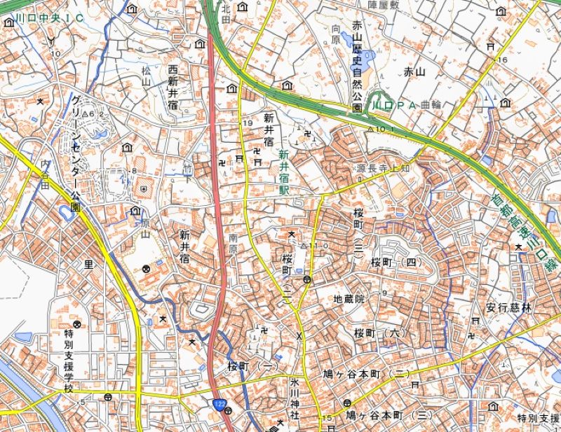 川口市桜町1丁目の位置（地図中央付近）＝国土地理院HPから