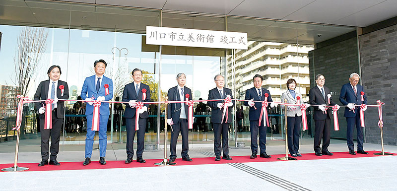 建設工事完了を祝い行われたテープカット