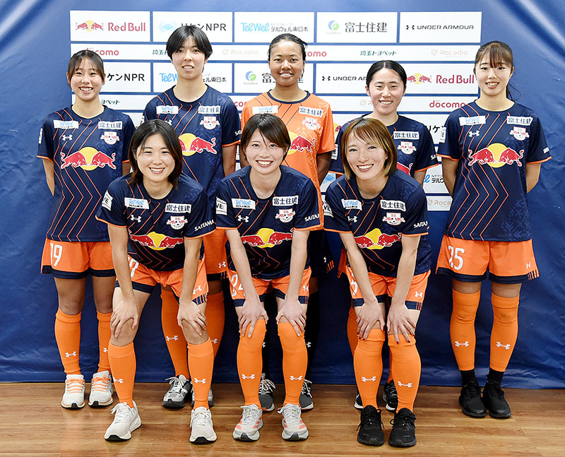 新加入の（前列左から）門脇真依、柏村菜那、岩下綺良々（後列左から）辻あみる、小熊藤子、服部茜汐香、茂木未宙、宗形みなみ