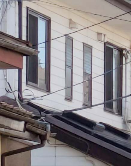 被害のあった住宅＝19日午後0時20分ごろ、狭山市柏原