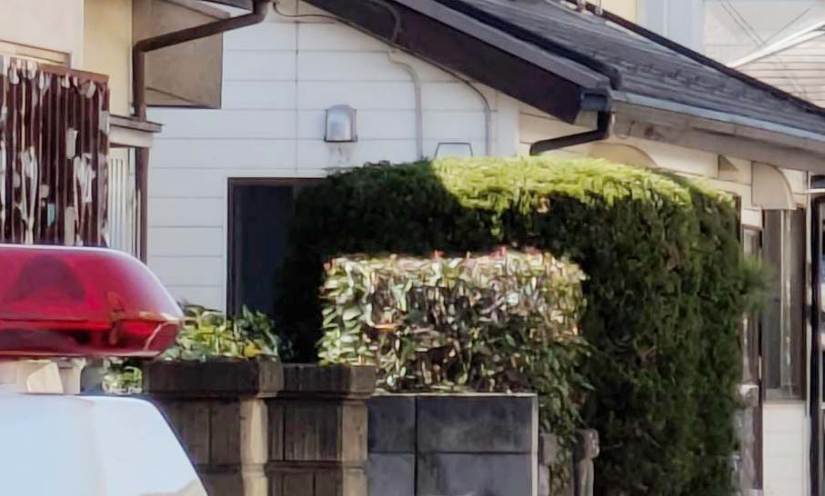 被害のあった住宅＝19日午後0時20分ごろ、狭山市柏原