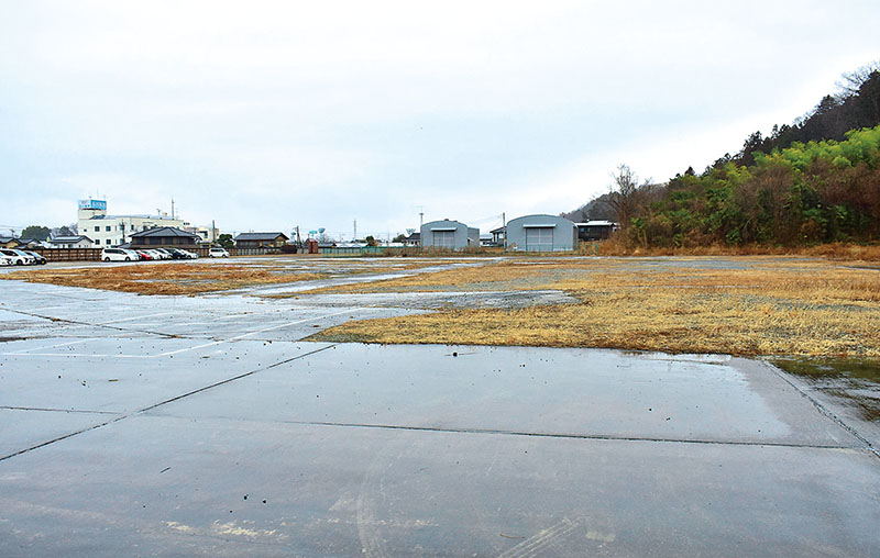 秩父市立病院の建設候補地になった旧秩父セメント第一工場跡地＝25日、秩父市大宮