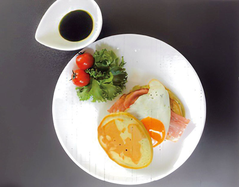 香りさわやか！さやま茶ハンバーガー（入間市提供）