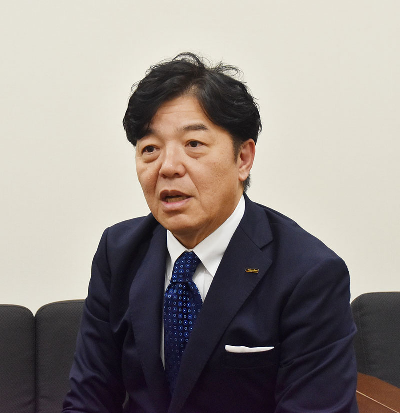 学生時代を埼玉で過ごし、「県内に戻ると心が落ち着く」と話すメルシャンの大塚正光社長＝3日午後、さいたま市北区の埼玉新聞社