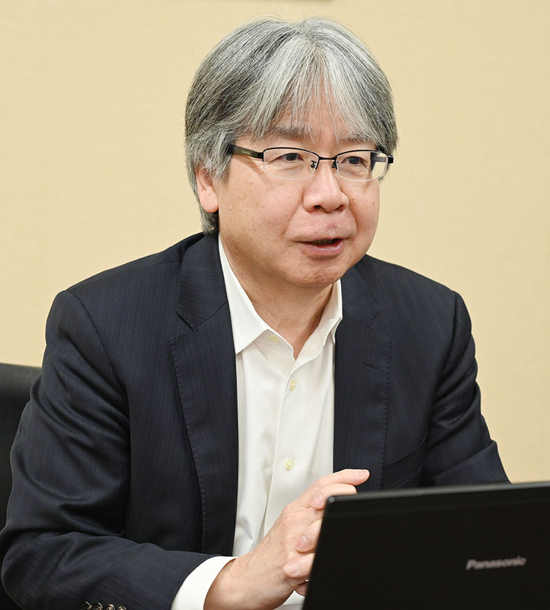 インタビューに応じる加藤泰浩教授＝東京都文京区の東京大学