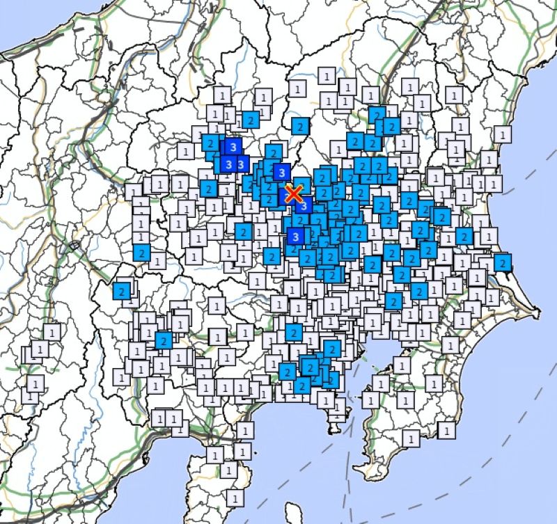 震源と震度分布（15日午後2時6分）＝気象庁HPから