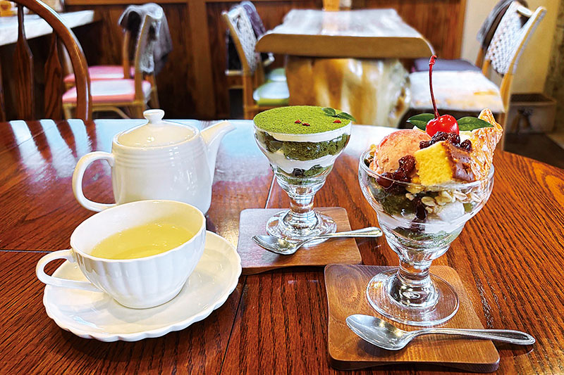 苺と抹茶の春パフェ