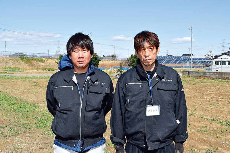 幸手市でワイナリーの開業を目指す「オフィス中井」の中井亮仁さん（左）と醸造家の福嶋正人さん