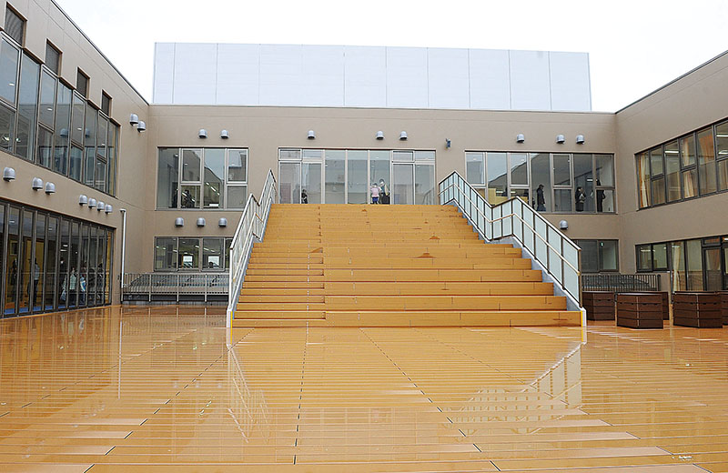 学校の中心となる中庭＝20日、さいたま市見沼区大和田町