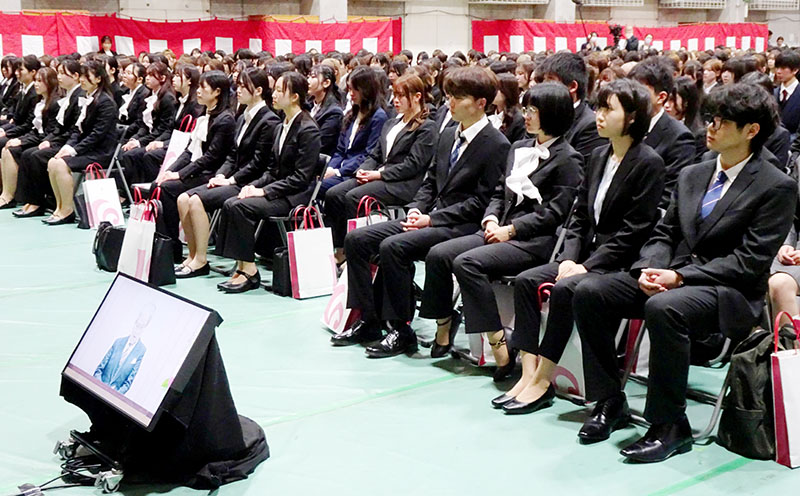 共学化して初めてとなった日本栄養大の入学式