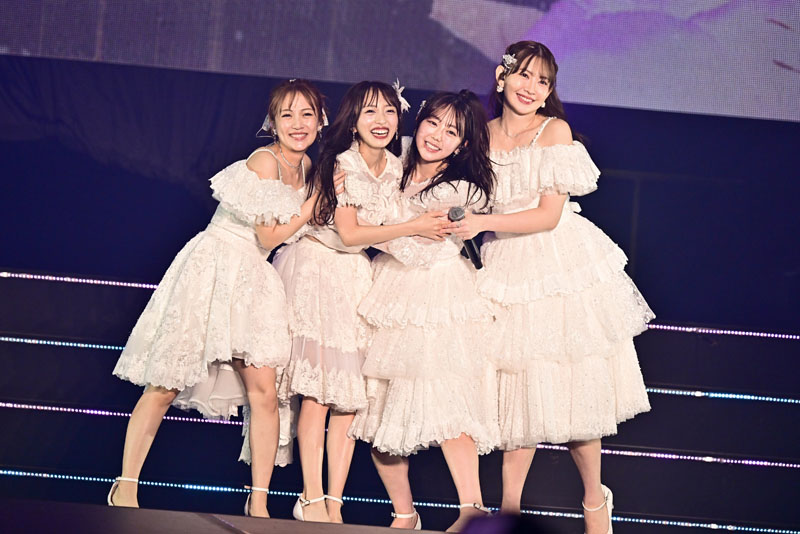 ノースリーブスとコラボした向井地さん（c）AKB48