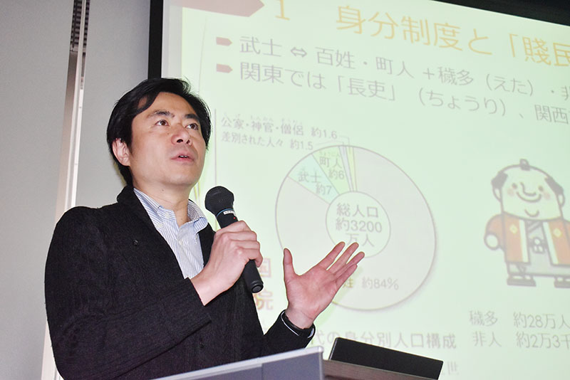 自身の体験を語る片岡遼平さん＝4日午後、加須市中央2丁目