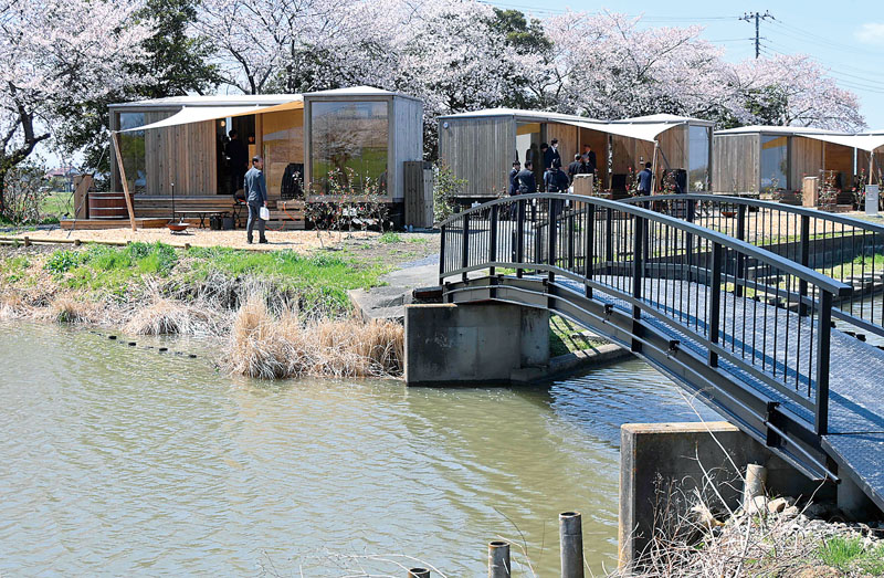 鳥羽井沼の周辺に配置されたトレーラーハウス＝川島町鳥羽井新田