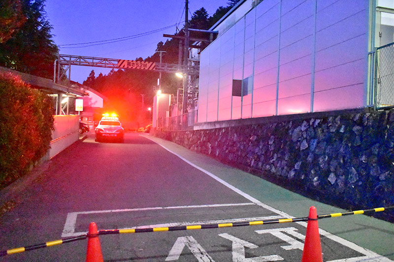 配管の破裂事故が起きたレゾナックの工場＝16日午後6時半ごろ、秩父市下影森