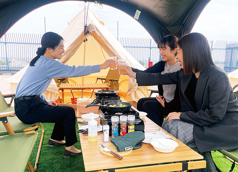 全席屋根付きで、快適に楽しめる「青空バーベキューテラス」