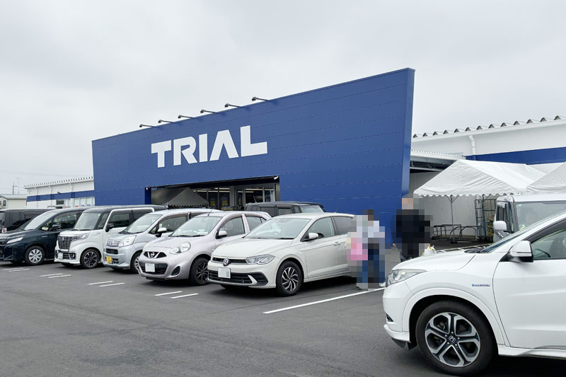 オープン当日のスーパーセンタートライアル深谷川本店（一部画像加工）