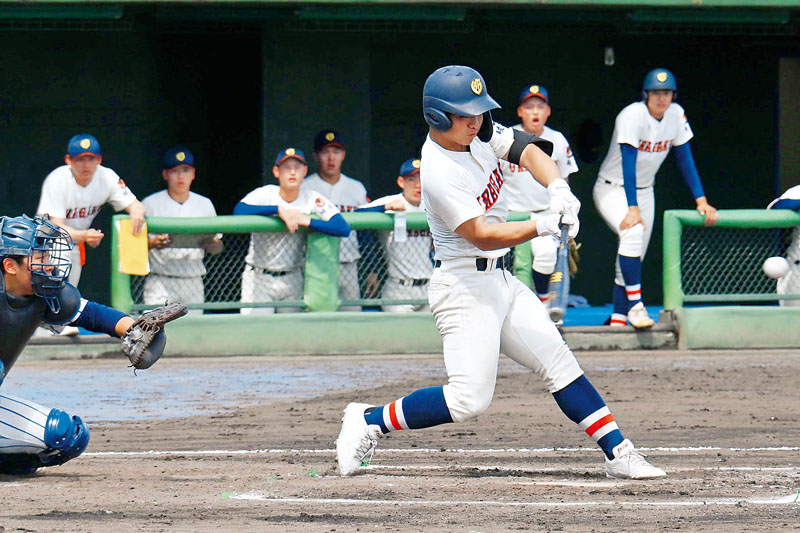 立教新座―浦和学院　1回表浦和学院2死三塁、玉栄が左翼線に適時二塁打を放つ。捕手仙波