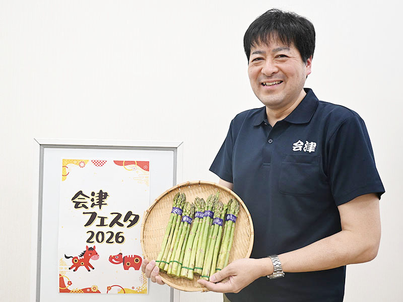 「会津フェスタ2026」をPRする「桜咲く会津プロジェクト実行委員会」のキャラバン隊＝13日、さいたま市北区の埼玉新聞社