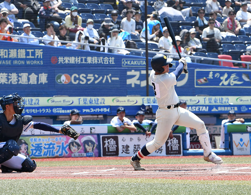 1回表浦和学院無死三塁、藤沢が中越えの適時三塁打を放ち先制する。捕手関川