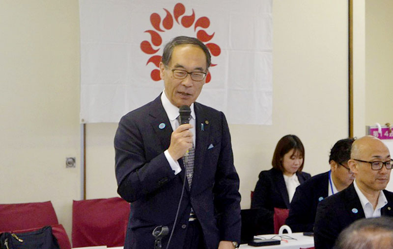22日に開かれた会議で県内市町と意見交換する大野元裕知事