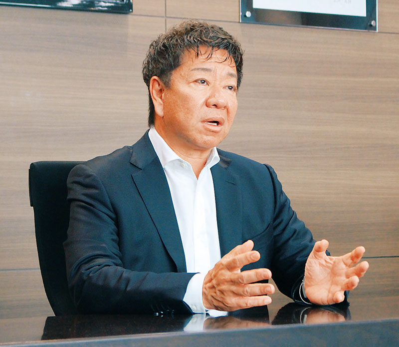 「競技の垣根を越えて埼玉に新たな魅力を生み出していく」と話すディップの冨田英揮社長＝27日、東京都港区のディップ本社