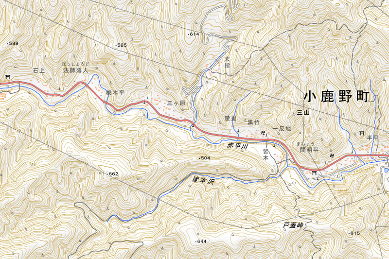 小鹿野町三山の周辺（国土地理院HPより）