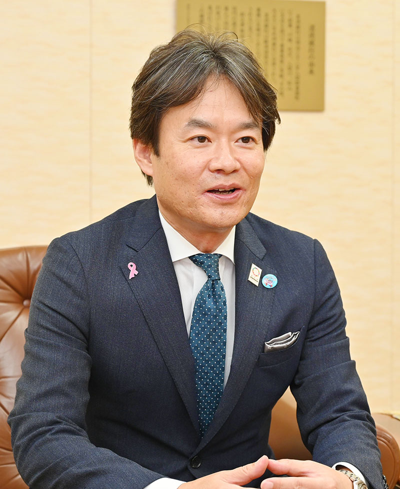 インタビューに答える埼玉りそな銀行の篠藤慎一社長