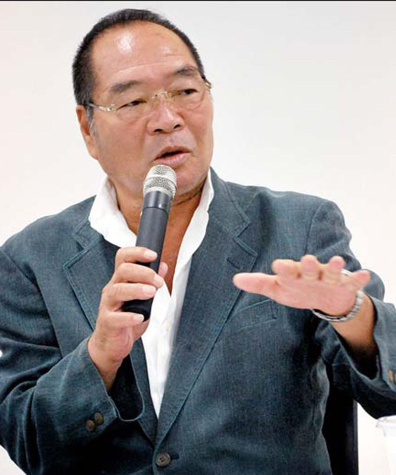 トークショーで半生を語ったガッツ石松さん=2013年8月29日、鴻巣市本町1丁目の市民活動センター