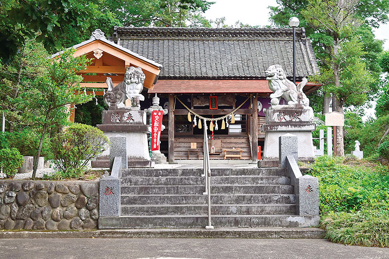 赤城山がある北の方角に向いている北向神社の社殿