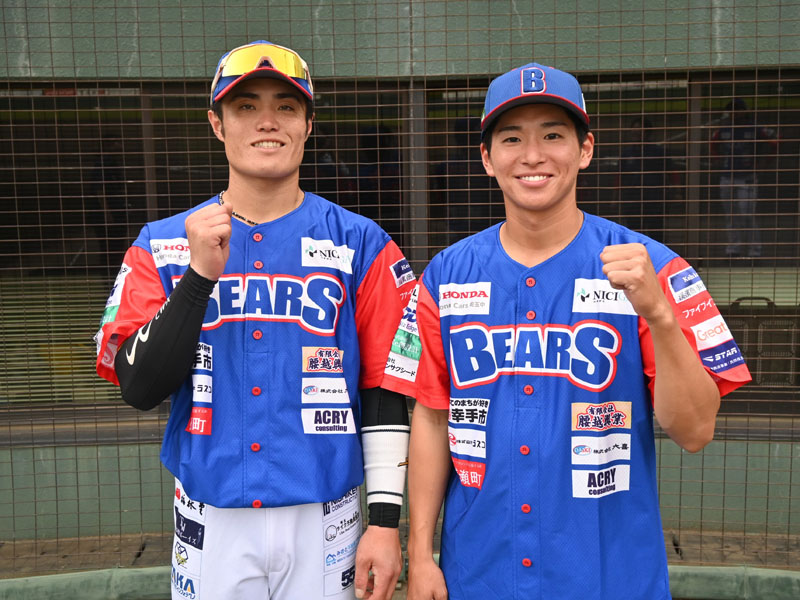 チームレガシーのメンバーで出場する大城選手（左）と横尾選手