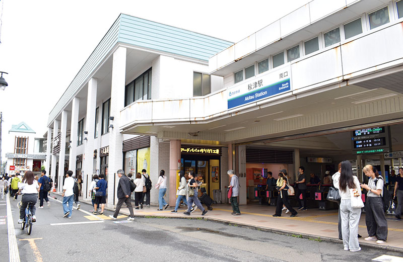 西武鉄道の秋津駅＝4日午前、東京都東村山市